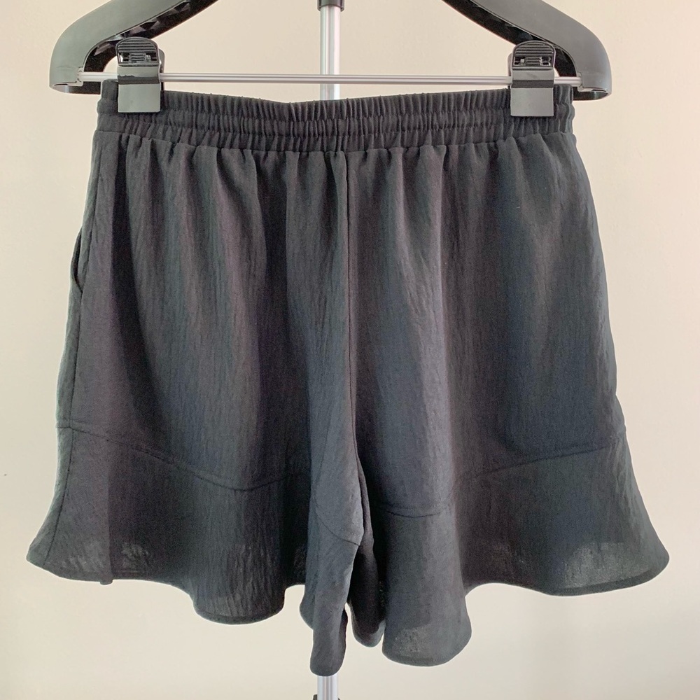 Women’s Ruffle Hem Shorts - Picture 5 of 6